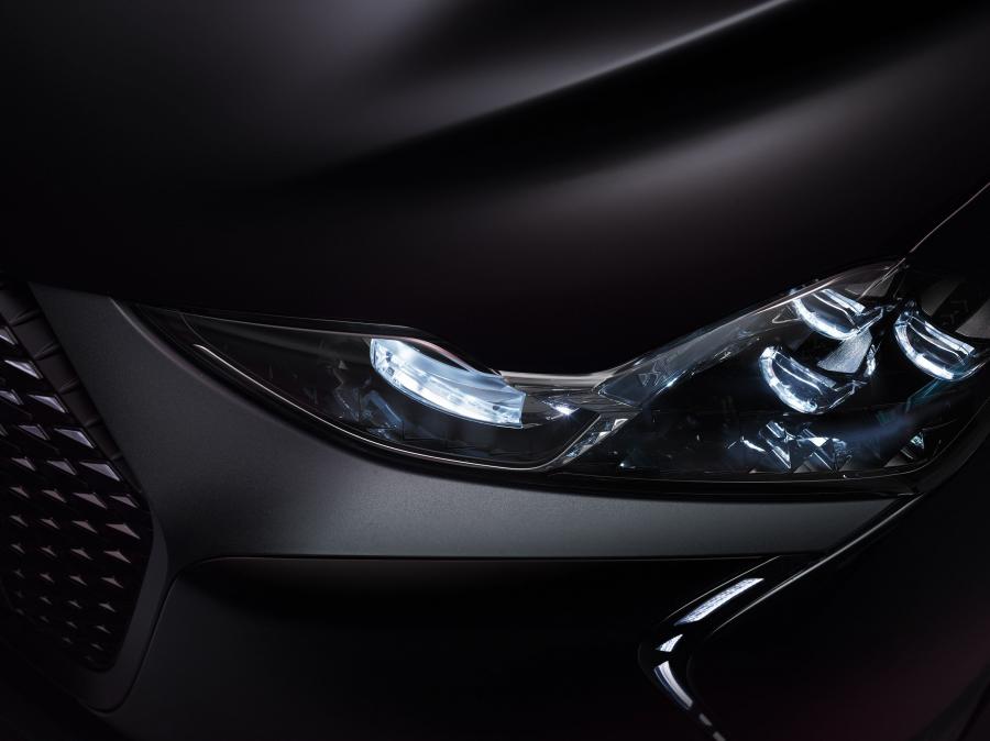 Детали интерьера DS 3 Crossback La Premiere 2019 года  (WW) (фото 8 из 31)